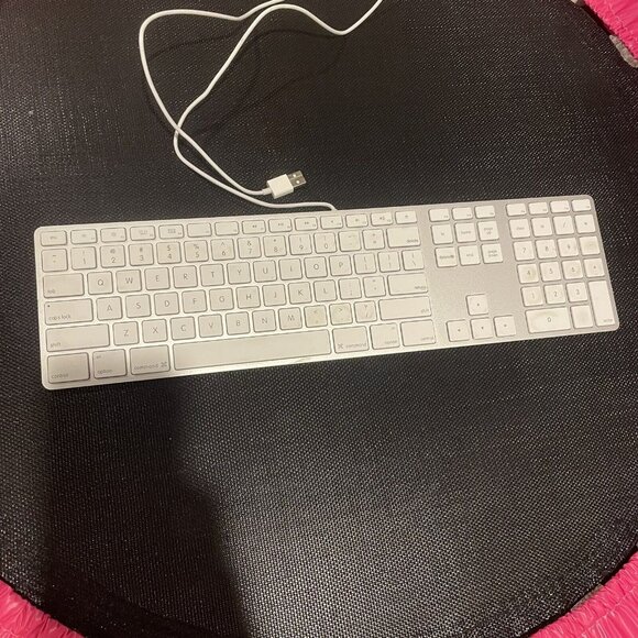 Apple Keyboard Genuine Aluminium Wired  A1243 White TESTED Slim - Picture 1 of 6